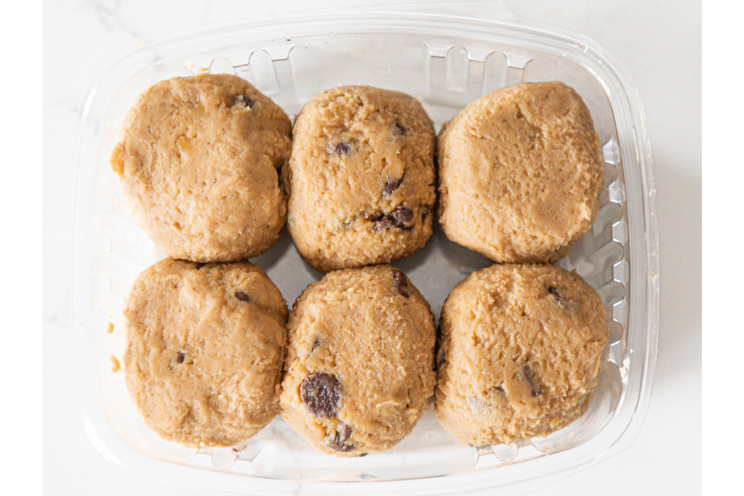 Boules d'énergie : Pâte à biscuit aux beurre d'arachides et pépites de chocolat